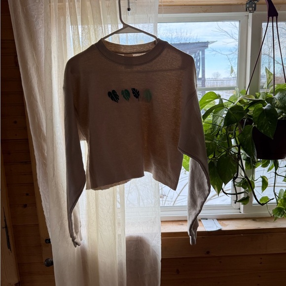 Hanes Beige Cropped Top with Leaf Accents - Picture 2 of 6